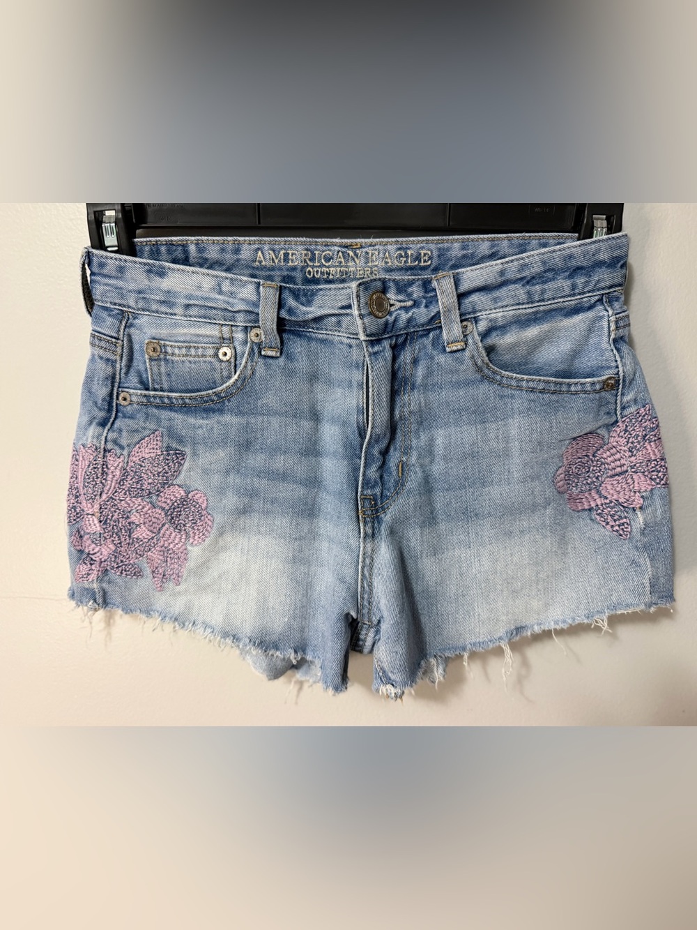 American Eagle Y2K Embroidered Denim Shorts Size 0 Light Wash Floral Raw Hem